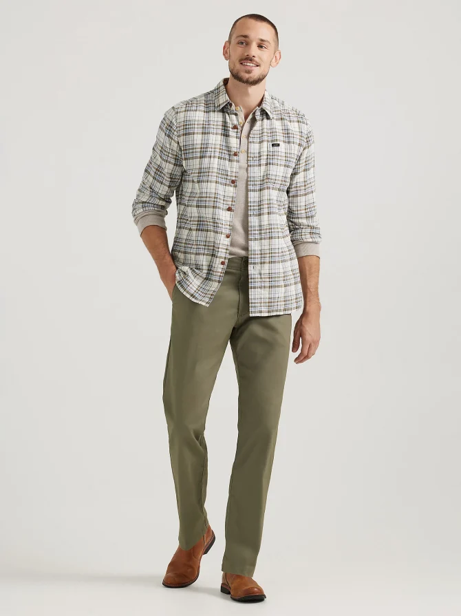 Men's Extreme Motion Slim Fit Khaki Pant
