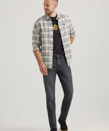 Men's Extreme Motion Straight Fit Tapered Leg Jean