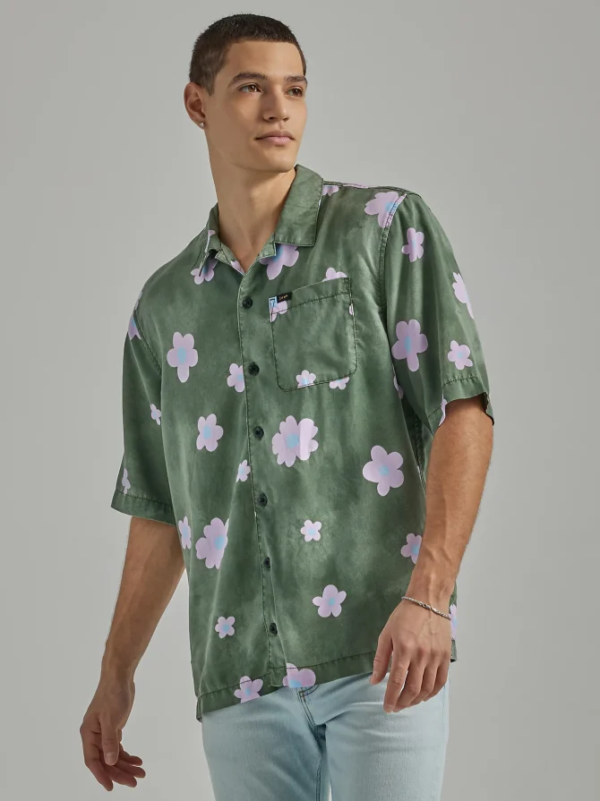 Men's Oversized Floral Resort Shirt - Image 3
