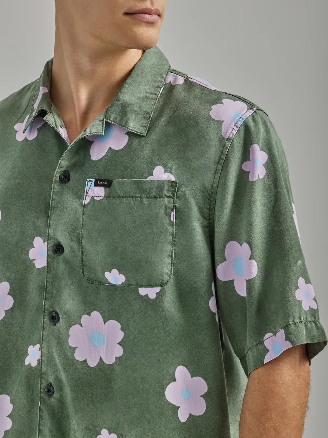 Men's Oversized Floral Resort Shirt - Image 4