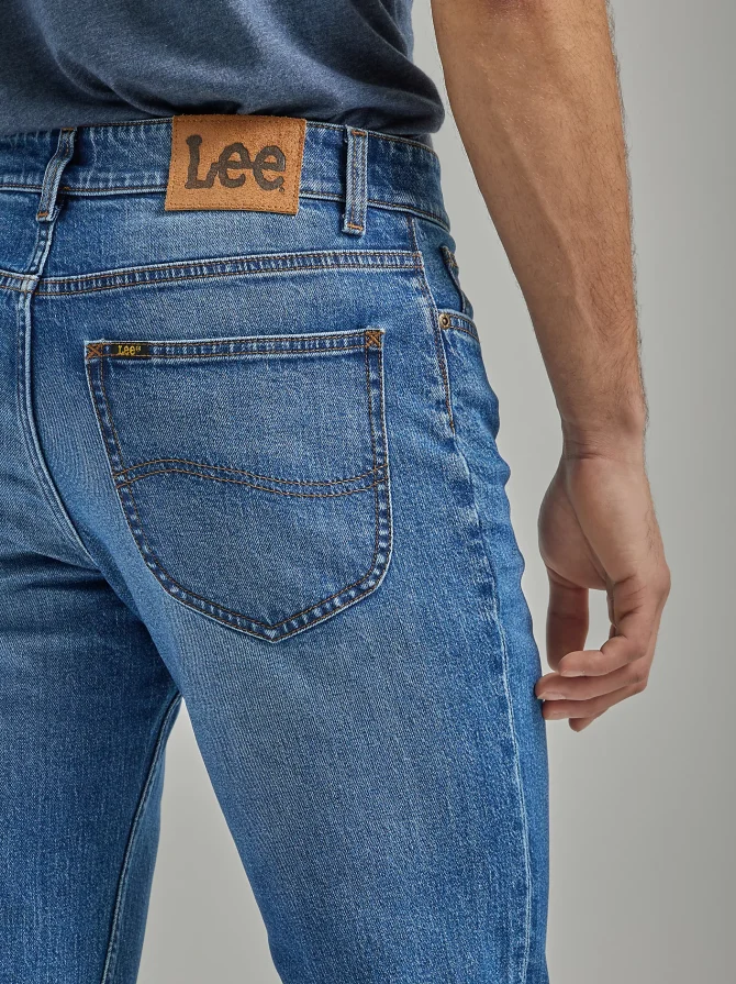 Men's Heritage Straight Leg Jean - Image 5