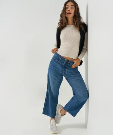 Women's Loose Crop Button-Fly Jean