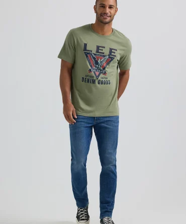Men's Extreme Motion Regular Taper Jean