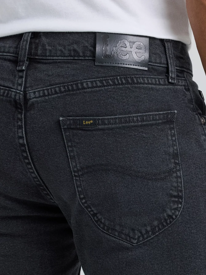 Men's Legendary Athletic Tapered Jean - Image 5