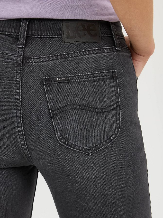 Women's Legendary Frayed Hem Capri - Image 5