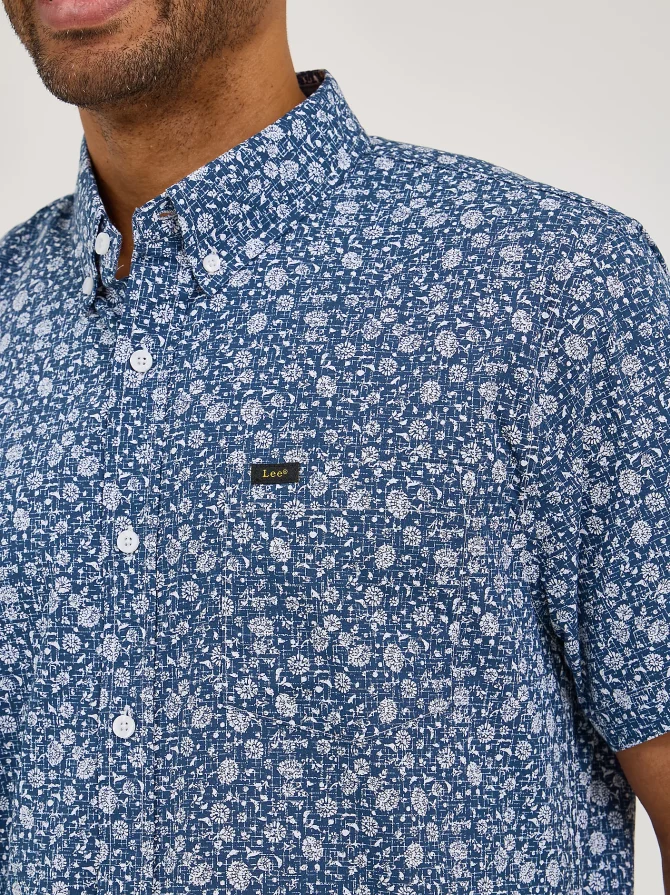 Men's Short Sleeve Textured Print Button Down Shirt - Image 3