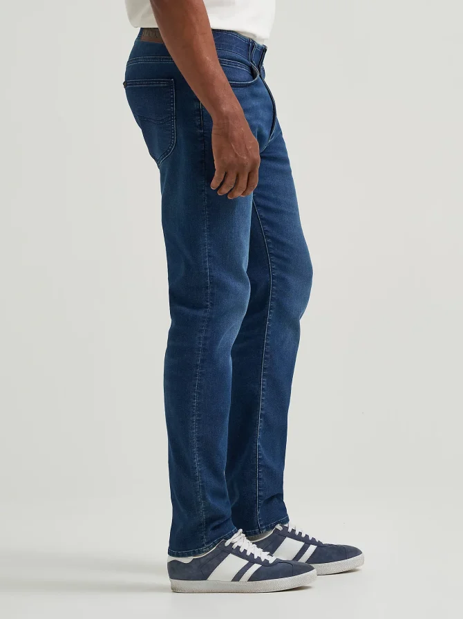 Men's Extreme Motion Single Layer Warming Regular Taper Jean - Image 4