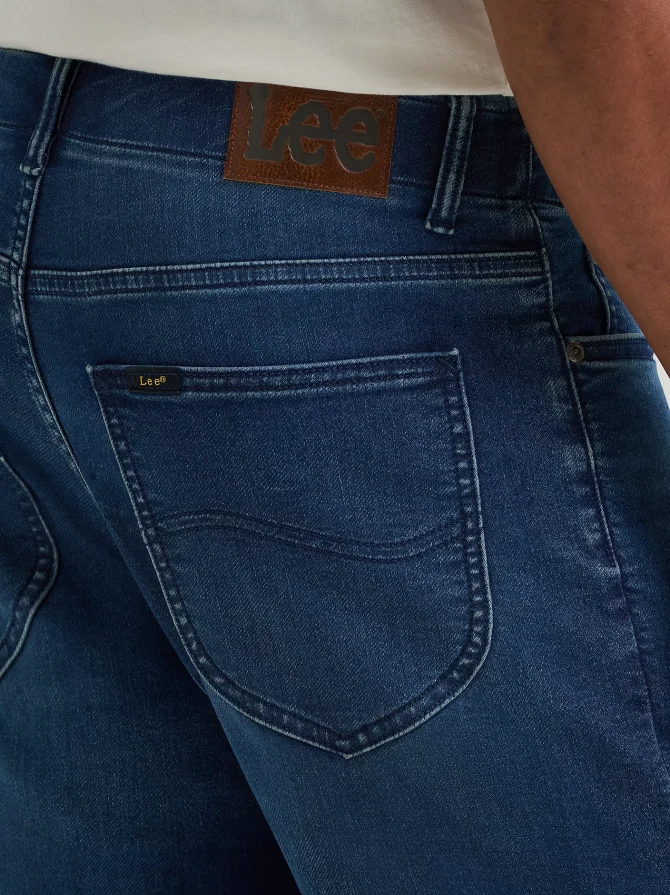 Men's Extreme Motion Single Layer Warming Regular Taper Jean - Image 7