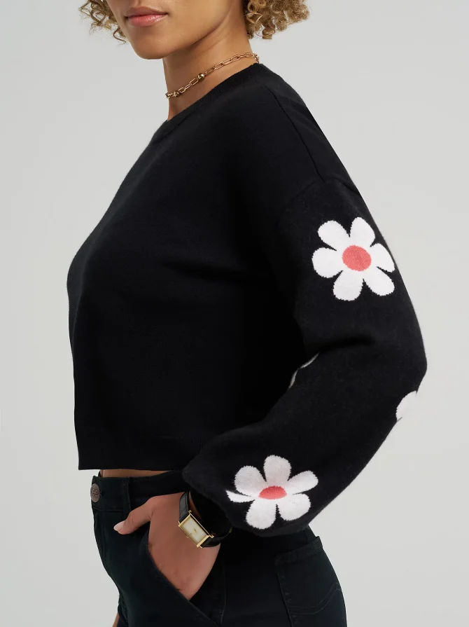 Women's Daisy Print Sleeve Crop Sweater - Image 3