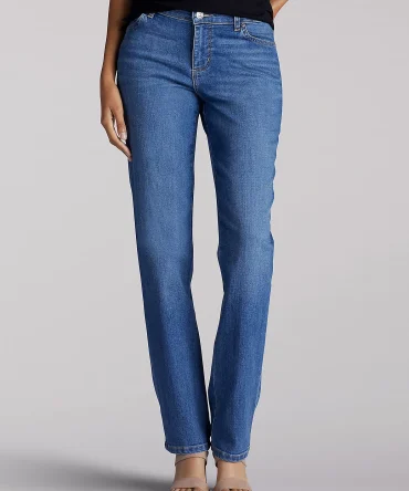Women’s Stretch Relaxed Fit Straight Leg Jean (Petite)