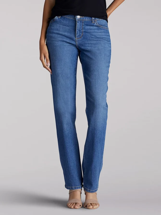 Women’s Stretch Relaxed Fit Straight Leg Jean (Petite)